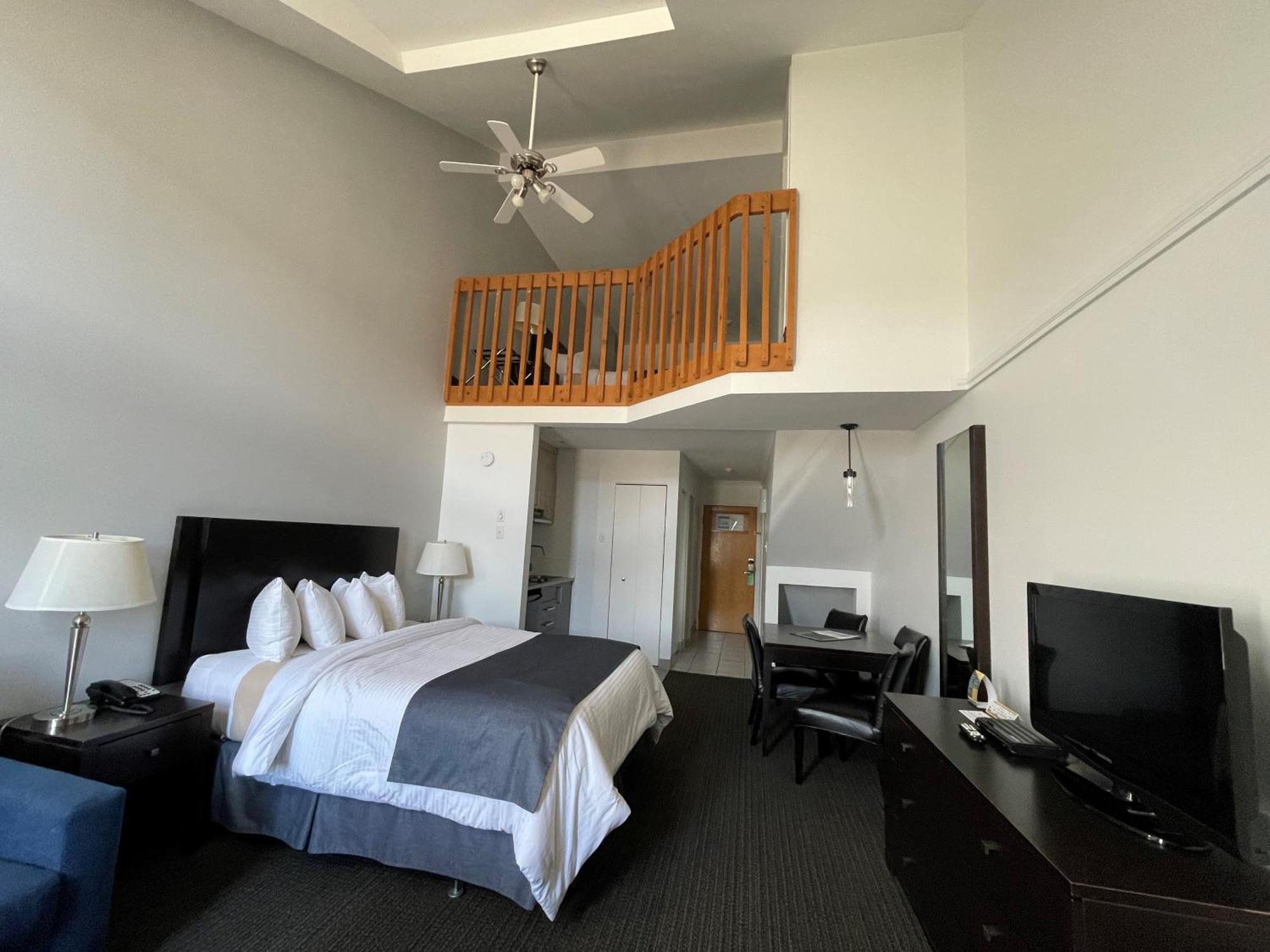 Hotel Vacances Tremblant Mont-Tremblant Bagian luar foto
